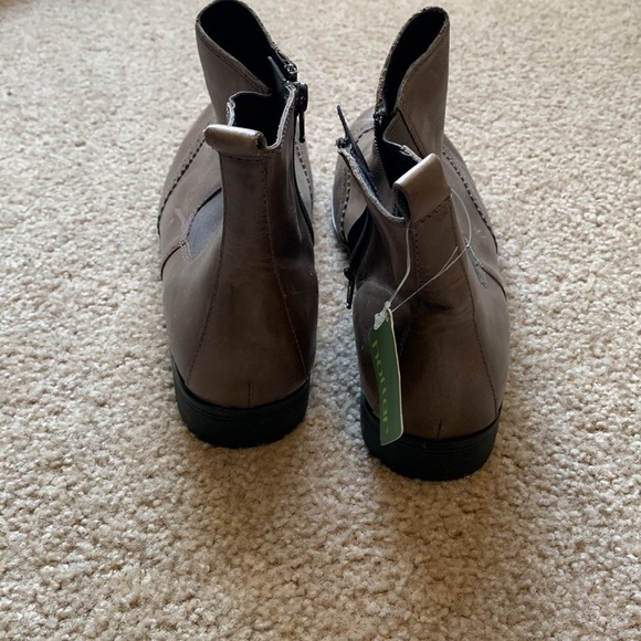 NWT Hotter Shawbury Wingtip Ankle Boot 9.5 Taupe Slip-On Comfort Concept Leather - Picture 7 of 14